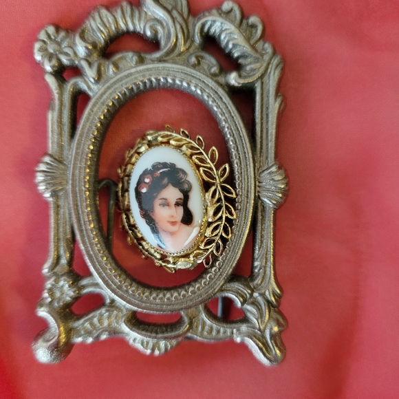 Vintage Whiting & Davis Clip-On Earrings ~ Hand-painted Cameo Limoges, France - Picture 6 of 15